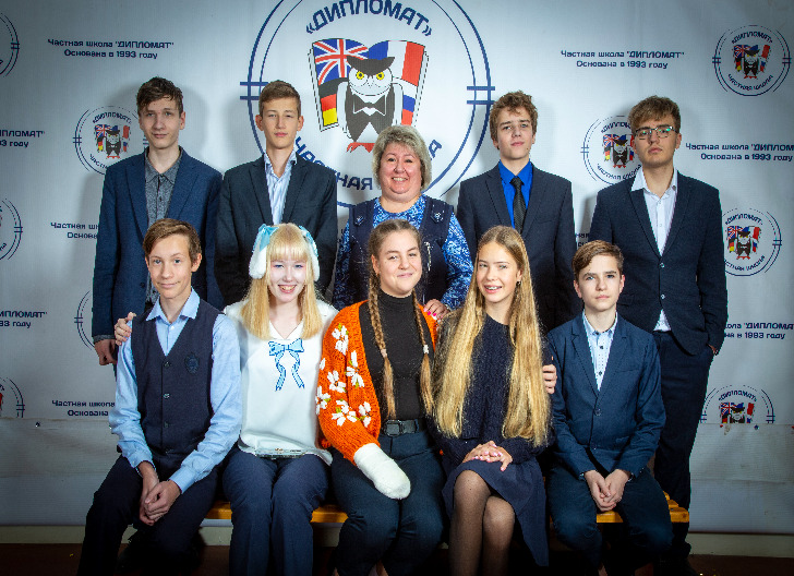 私立学校《外交官》 